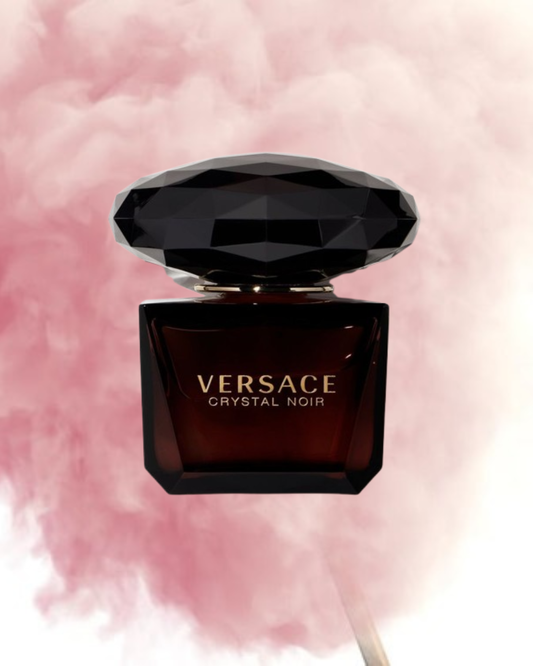 ✨ Versace Crystal Noir – سحر الغموض والفخامة في زجاجة واحدة ✨